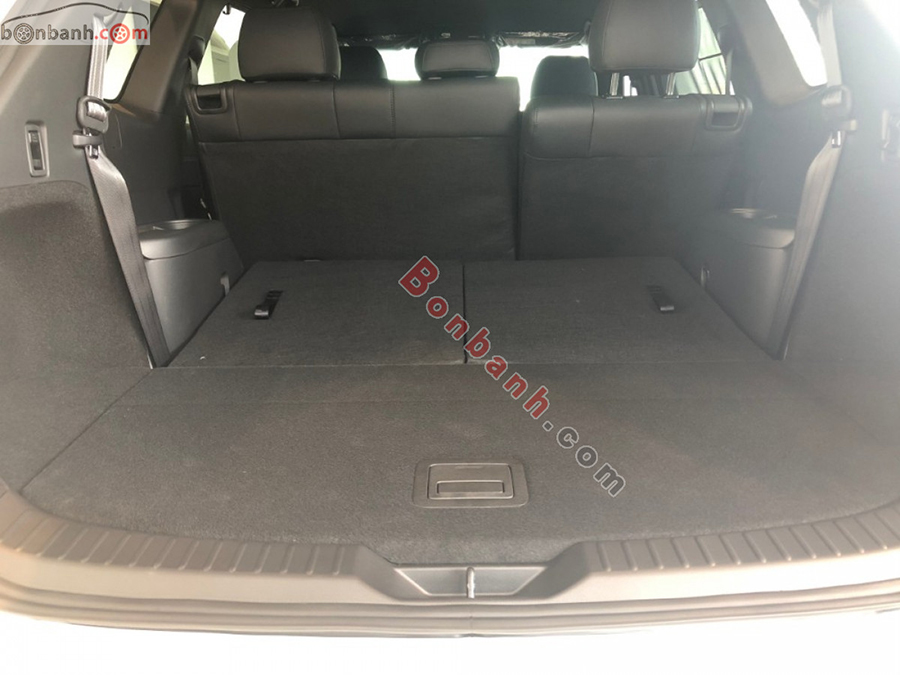 Khoang hành lý Mazda CX-8 2022
