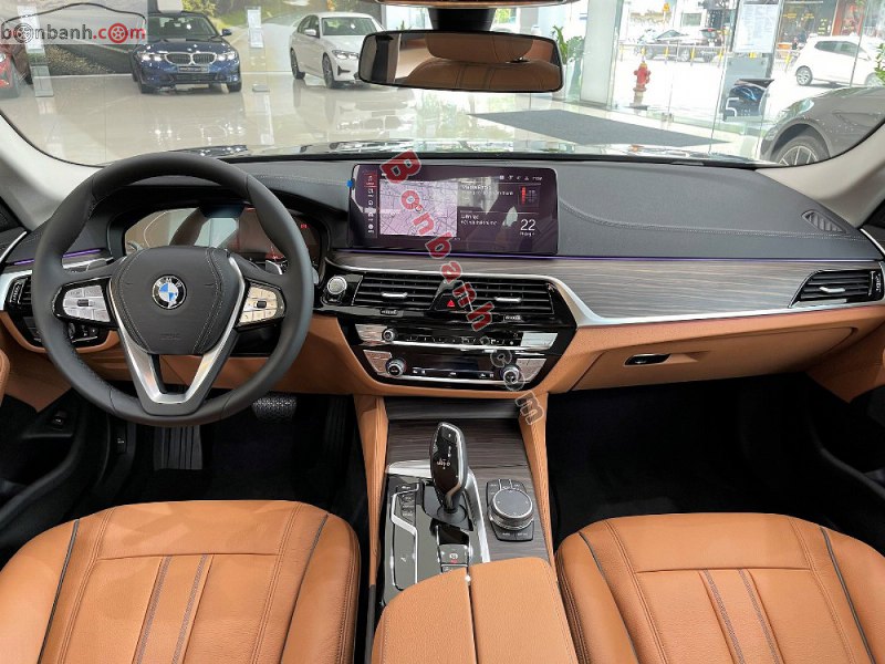 Cabin lái BMW 5 Series 2022