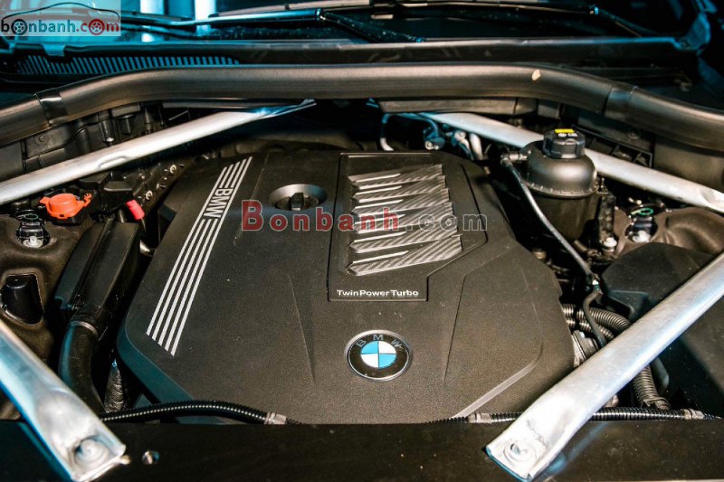 Động cơ mạnh mẽ trên BMW X7 2022