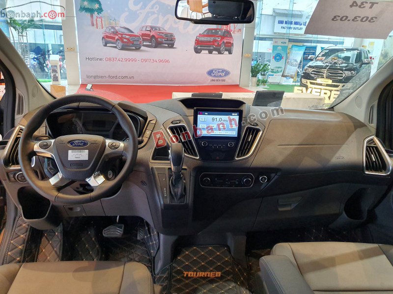 Khoang lái Ford Tourneo 2021