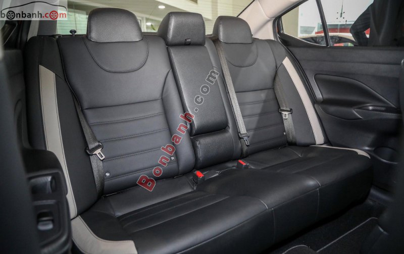 Hàng ghế sau của Nissan Almera 2022