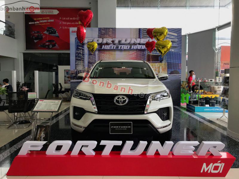 Hình ảnh xe Toyota Fortuner 2021 màu trắng tại Việt Nam