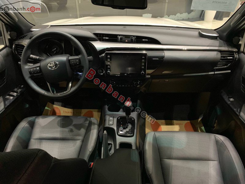Cabin lái Toyota Hilux 2022