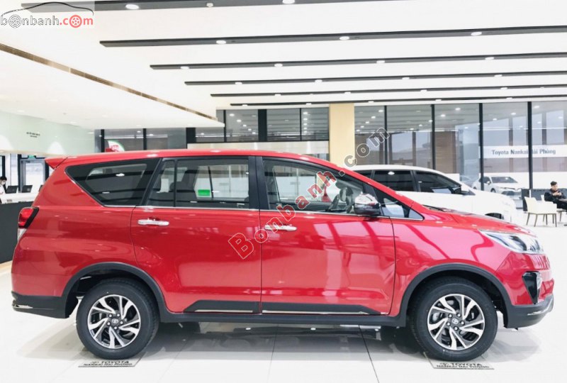 Thân xe Toyota Innova 2022