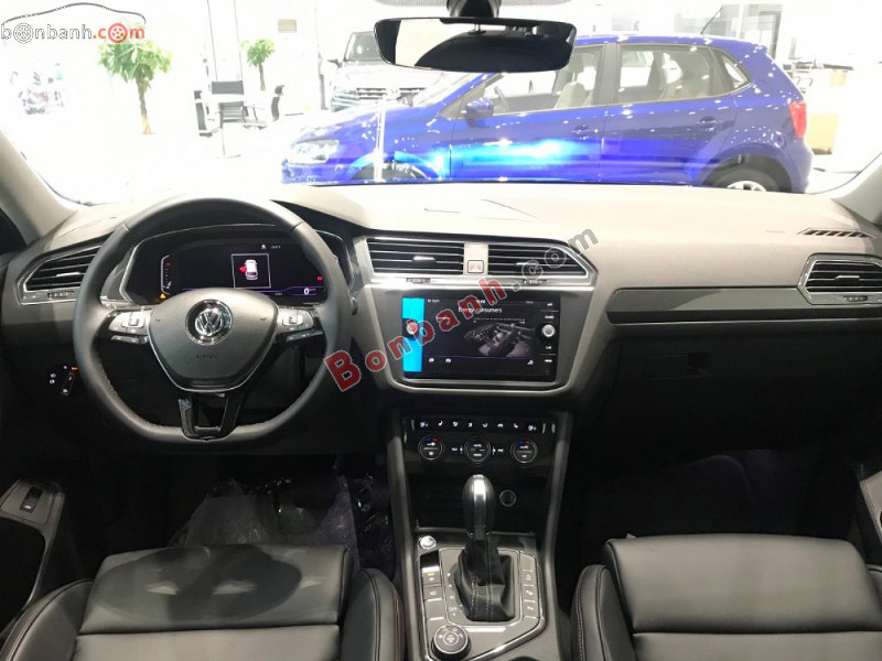 Cabin lái Volkswagen Tiguan 2022
