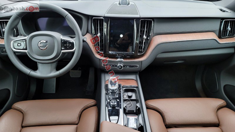 Cabin lái Volvo XC60 2022