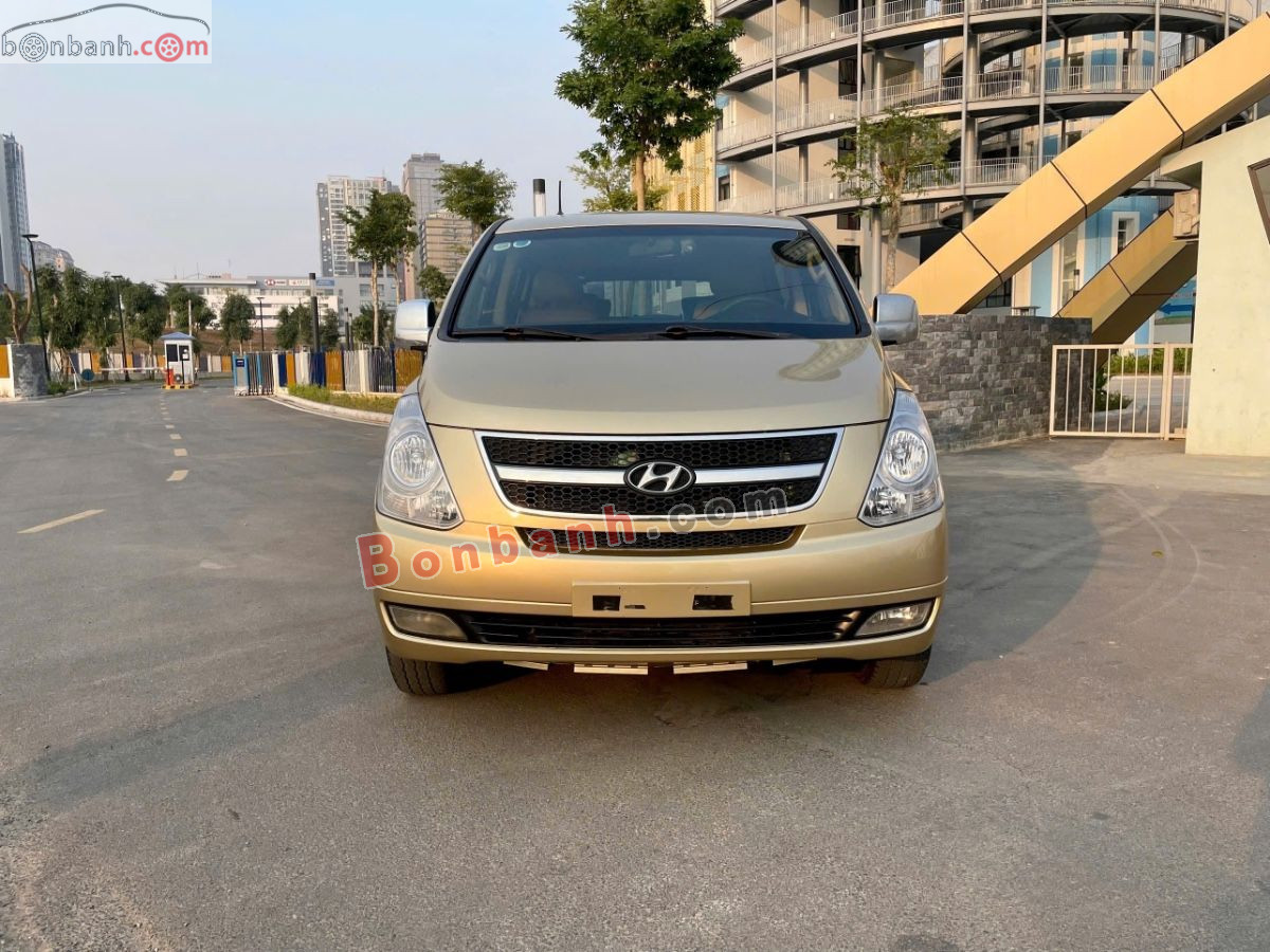 Hyundai Grand Starex 2.5 MT 2012