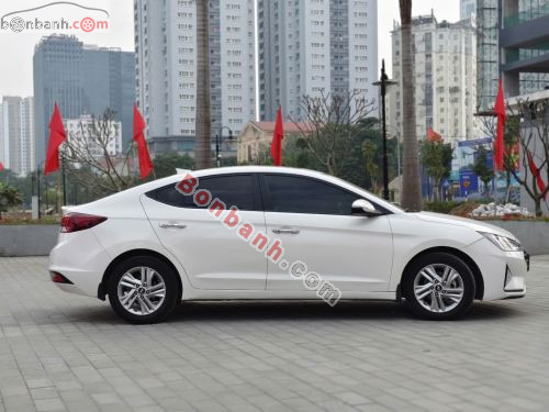 Hyundai Elantra 1.6 AT