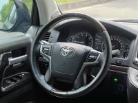Xe Toyota Land Cruiser 4.6 V8 2019