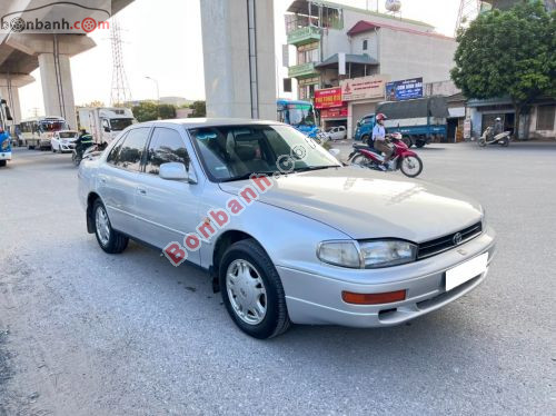 Toyota Camry LE 3.0 MT