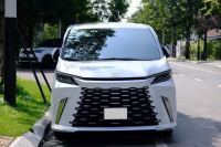 Xe Lexus LM 500h 2024