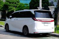 Xe Lexus LM 500h 2024