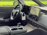 Xe Lexus LM 500h 2024