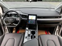 Xe Hyundai Custin Cao Cấp 2.0T 2023