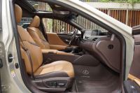 Xe Lexus ES 250 2018