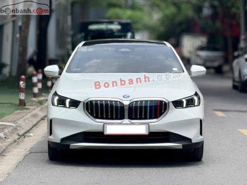 Xe BMW 5 Series 520i 2025