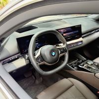 Xe BMW 5 Series 520i 2025