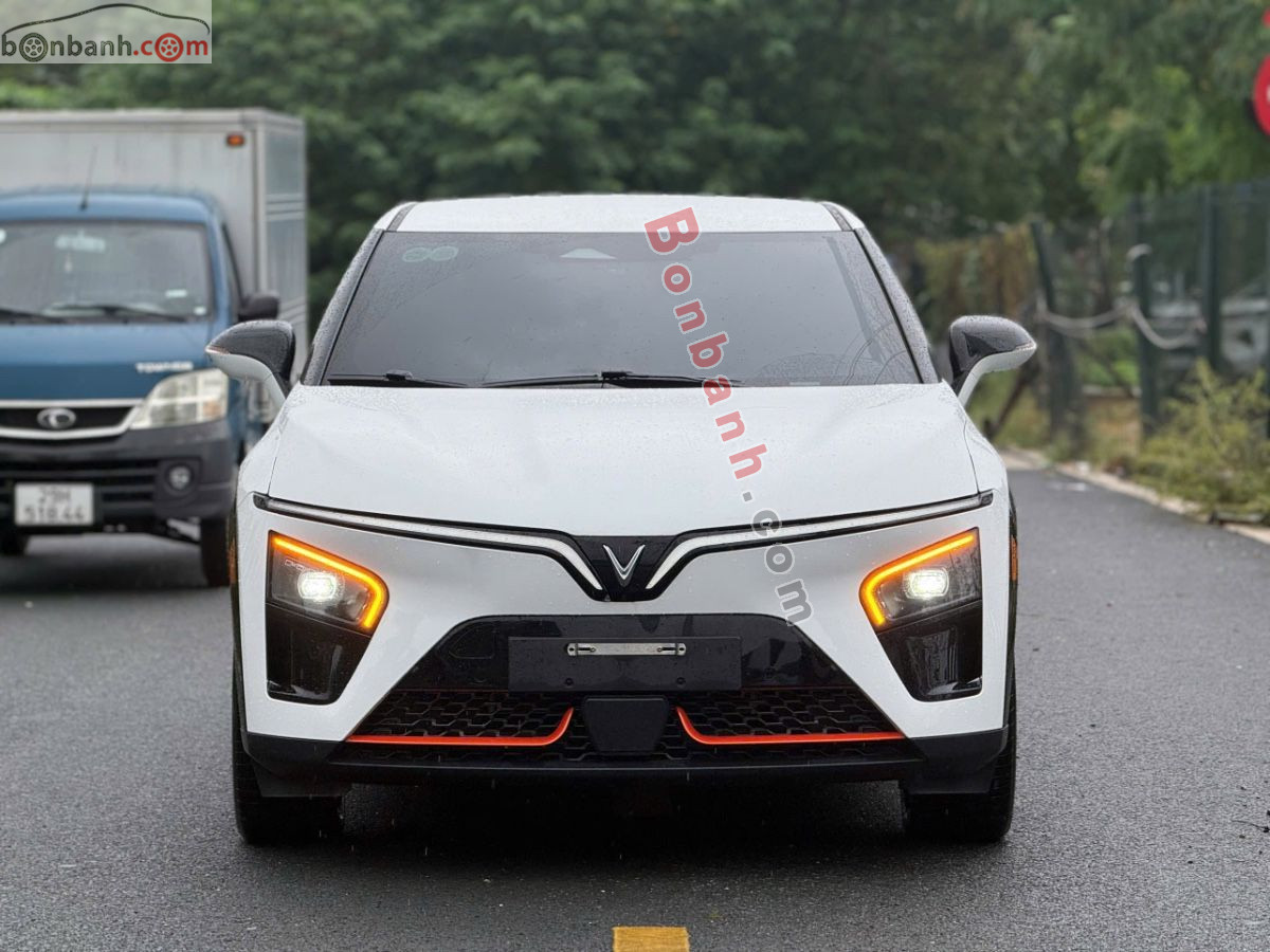 VinFast VF7 Plus 2025