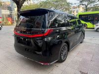 Xe Lexus LM 500h 2025
