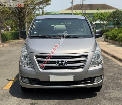 Hyundai Grand Starex 2.5 MT