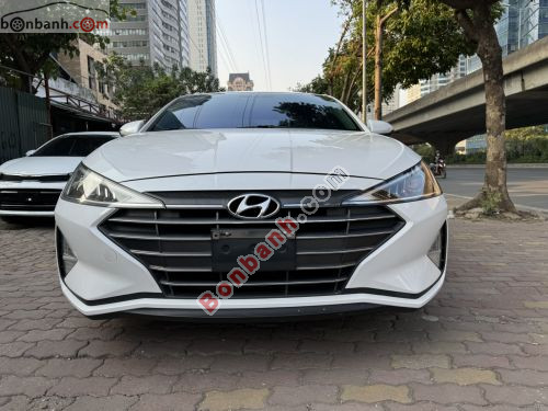 Hyundai Elantra 1.6 AT