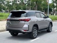 Xe Toyota Fortuner Legender 2.4L 4x2 AT 2022