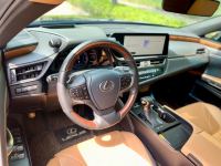 Xe Lexus ES 250 2023