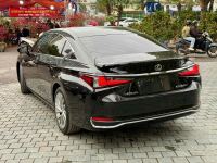 Xe Lexus ES 300h 2023