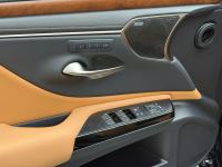 Xe Lexus ES 300h 2023